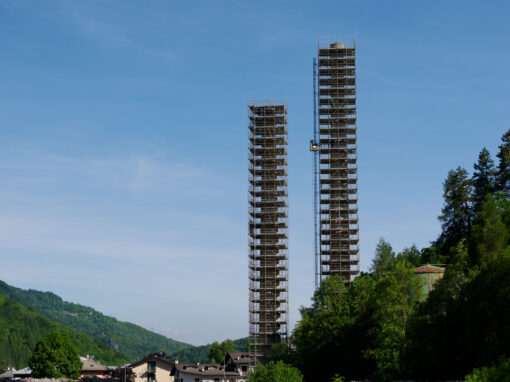 Ciminiere di Vernante con le impalcature per il consoludamento e la messa in sicurezza